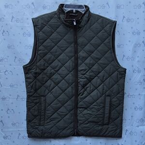 Tahari green quilted vest, a diamond pattern and mock neck with multiple pockets